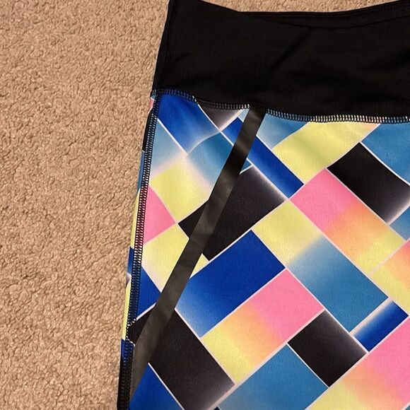 FILA SPORT SIZE LARGE CAPRI LEGGINGS - Picture 4 of 6